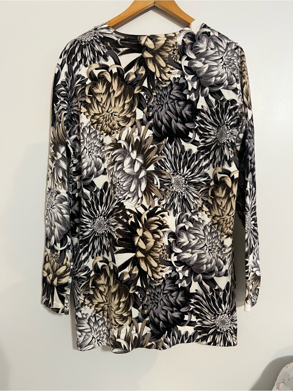 New Isaac Mizrahi Floral Button-Front Cardigan Black, Cream & Tan - Picture 4 of 5